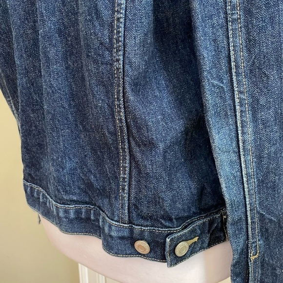 GAP dark wash blue jean jacket. S - Picture 4 of 5